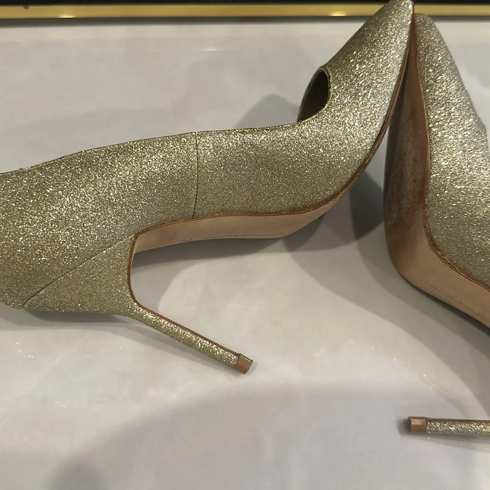 Manolo Blahnik Gold Women's Shoes l